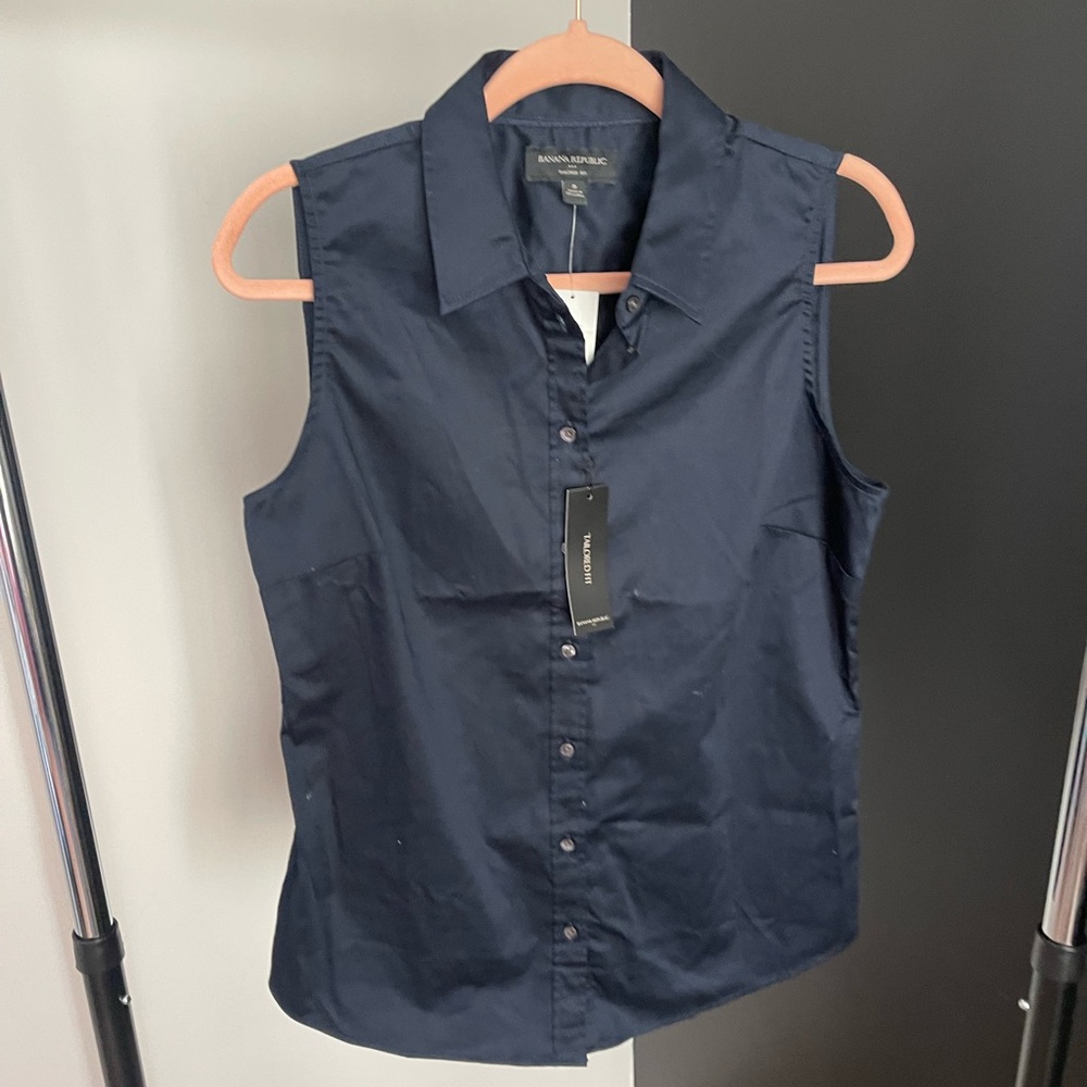 Sleeveless shirt
